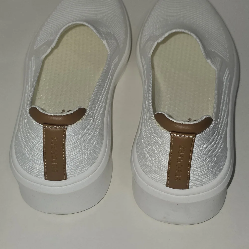 Skechers brans new